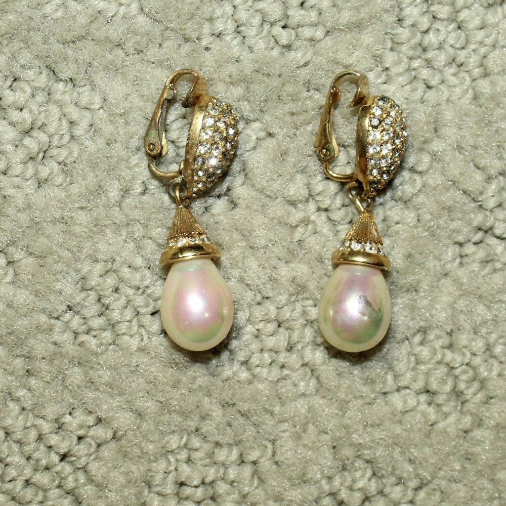 Christian Dior Vintage Gold Tone Faux Pearl Pave' Rhinestone Tear Drop Dangle - Picture 3 of 4